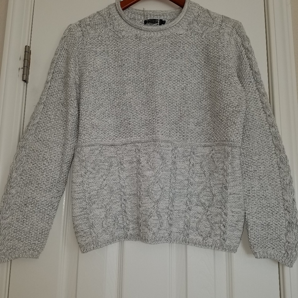 Ladies Pullover Sweater.